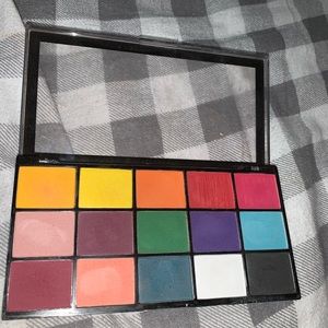 2 colorful eyeshadow palettes for the price of one
